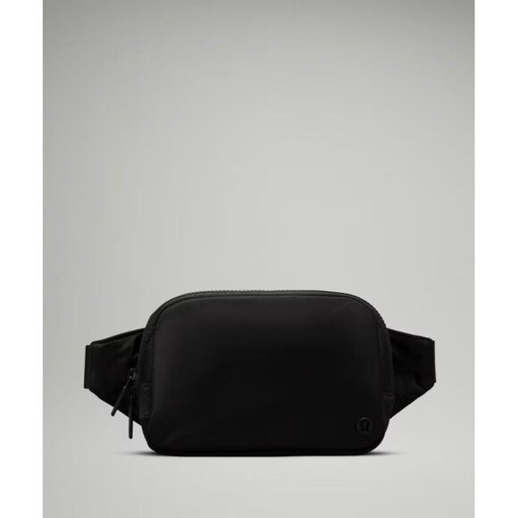 Everywhere Belt Bag Large with Long Strap 2L - Black/Black - Picture 1 of 6